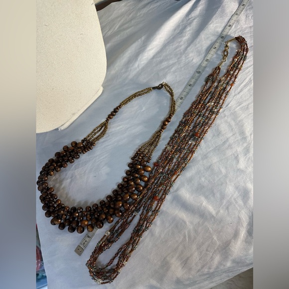 Two coordinating neutral tone necklaces - Picture 5 of 9